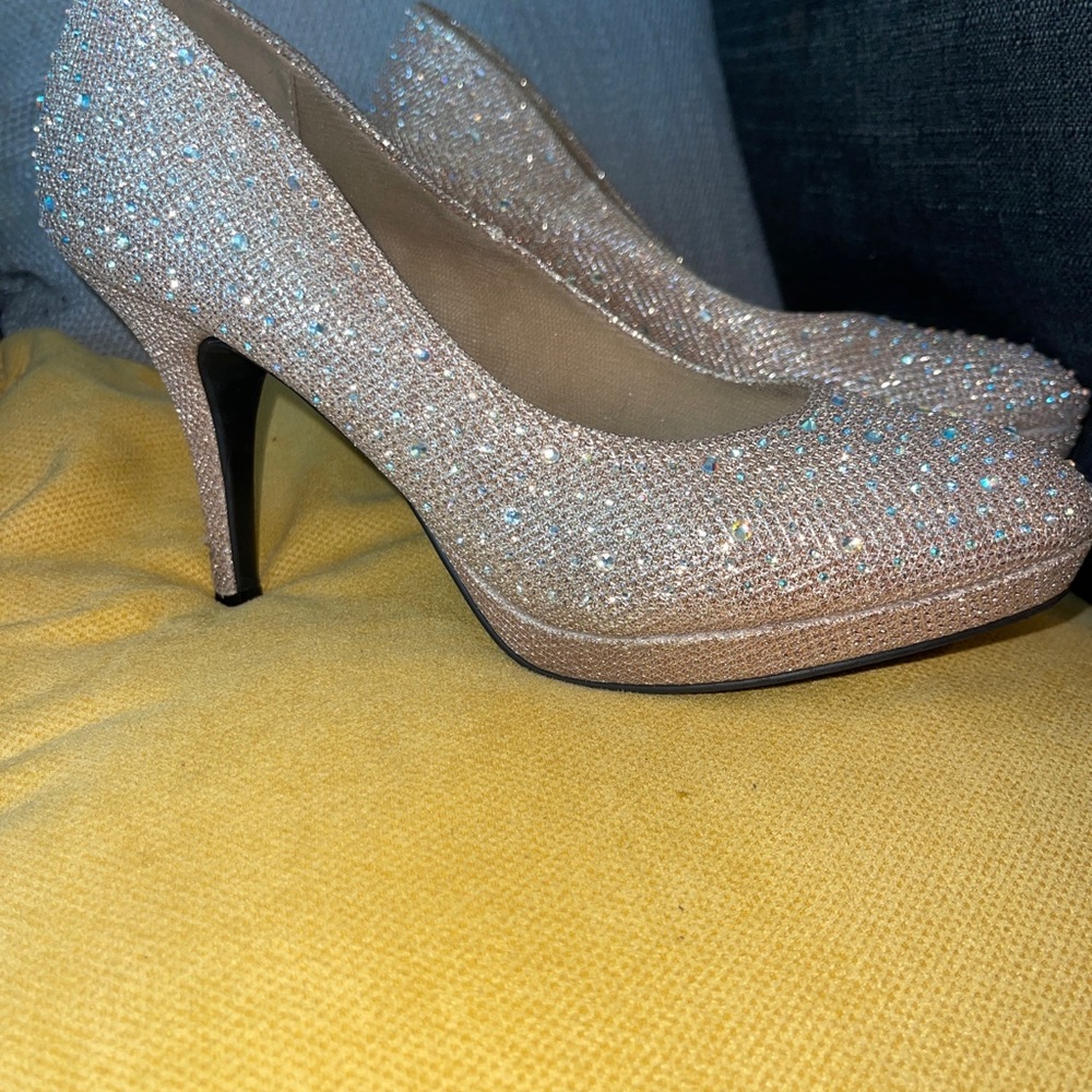 HEELS - Picture 4 of 5